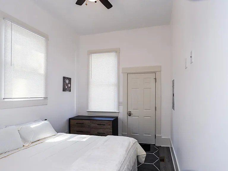 307 W 36th St #B — Photo 24