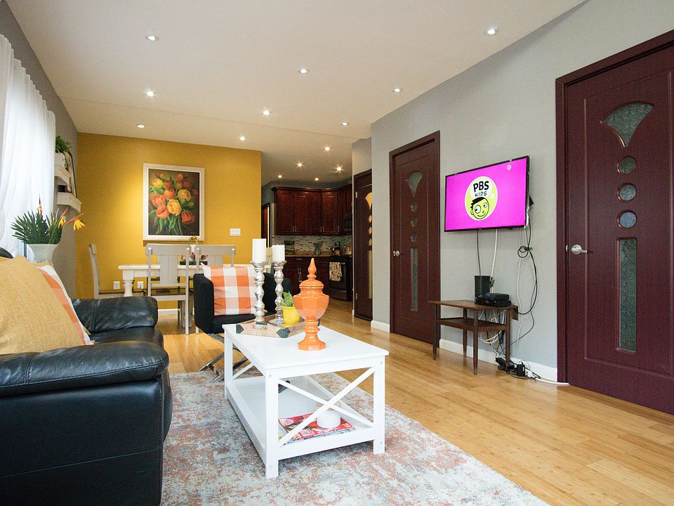 Living Room/ Ding Area