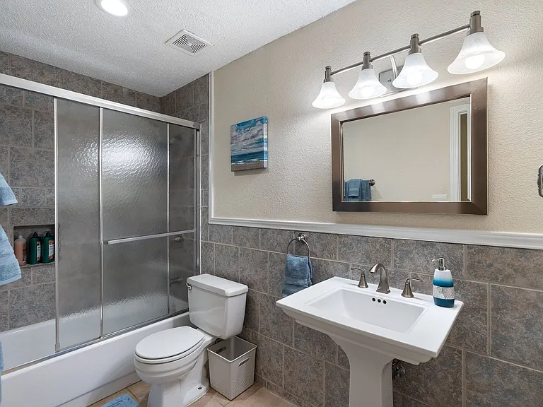 2403 N Carrier Pkwy — Photo 23