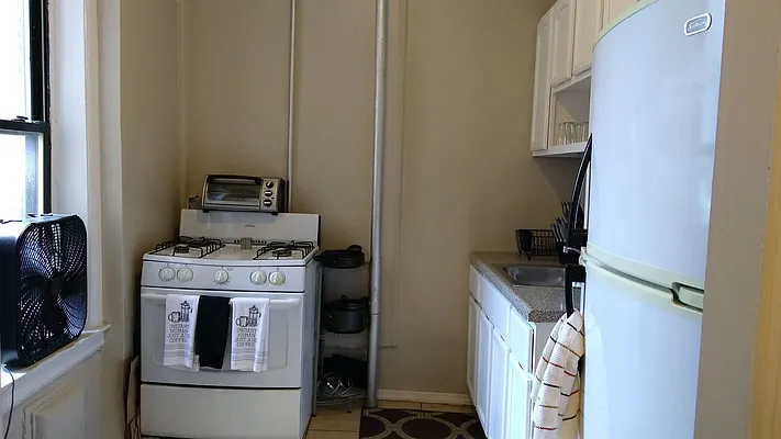 Rented by Signature Property Realty | media 32