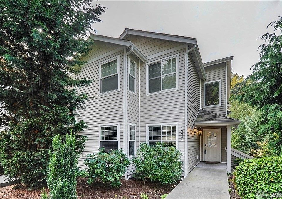 1st image of 19941 15th Ave NE #1