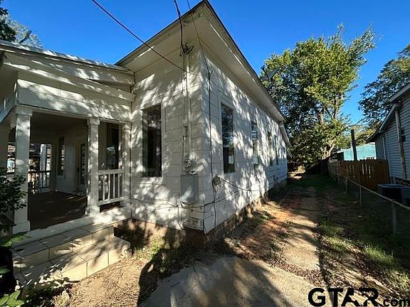 3rd image of 705 W Green St