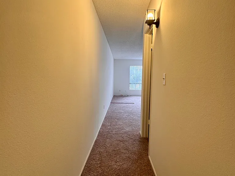 4901 Whitsett Ave #203 — Photo 25