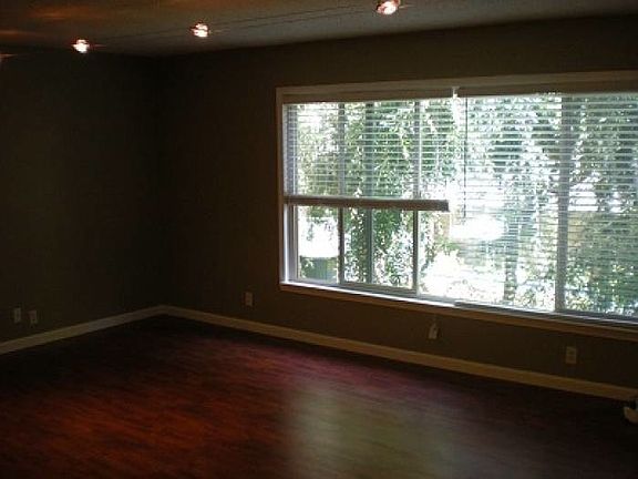 4th image of 490 Auburn Way APT 6