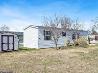 8 Hilltop Dr, West Grove, PA 19390