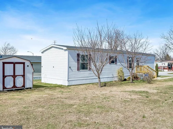 8 Hilltop Dr, West Grove, PA 19390