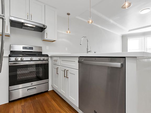 4th image of 1801 Gough St APT 206