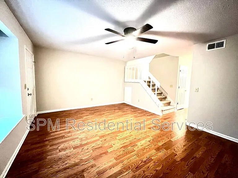 626 Cobblestone Dr — Photo 4