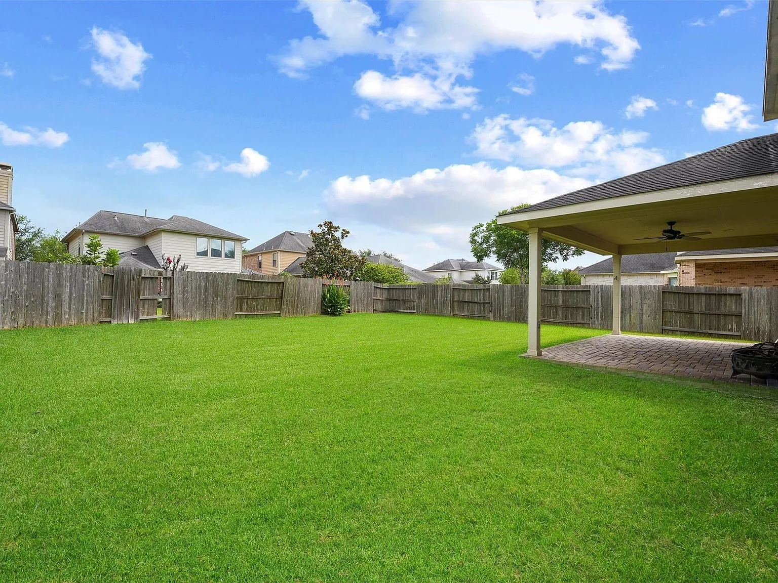 4 bed, 2.5 bath, 2415 sqft, $2,400 — Photo 4