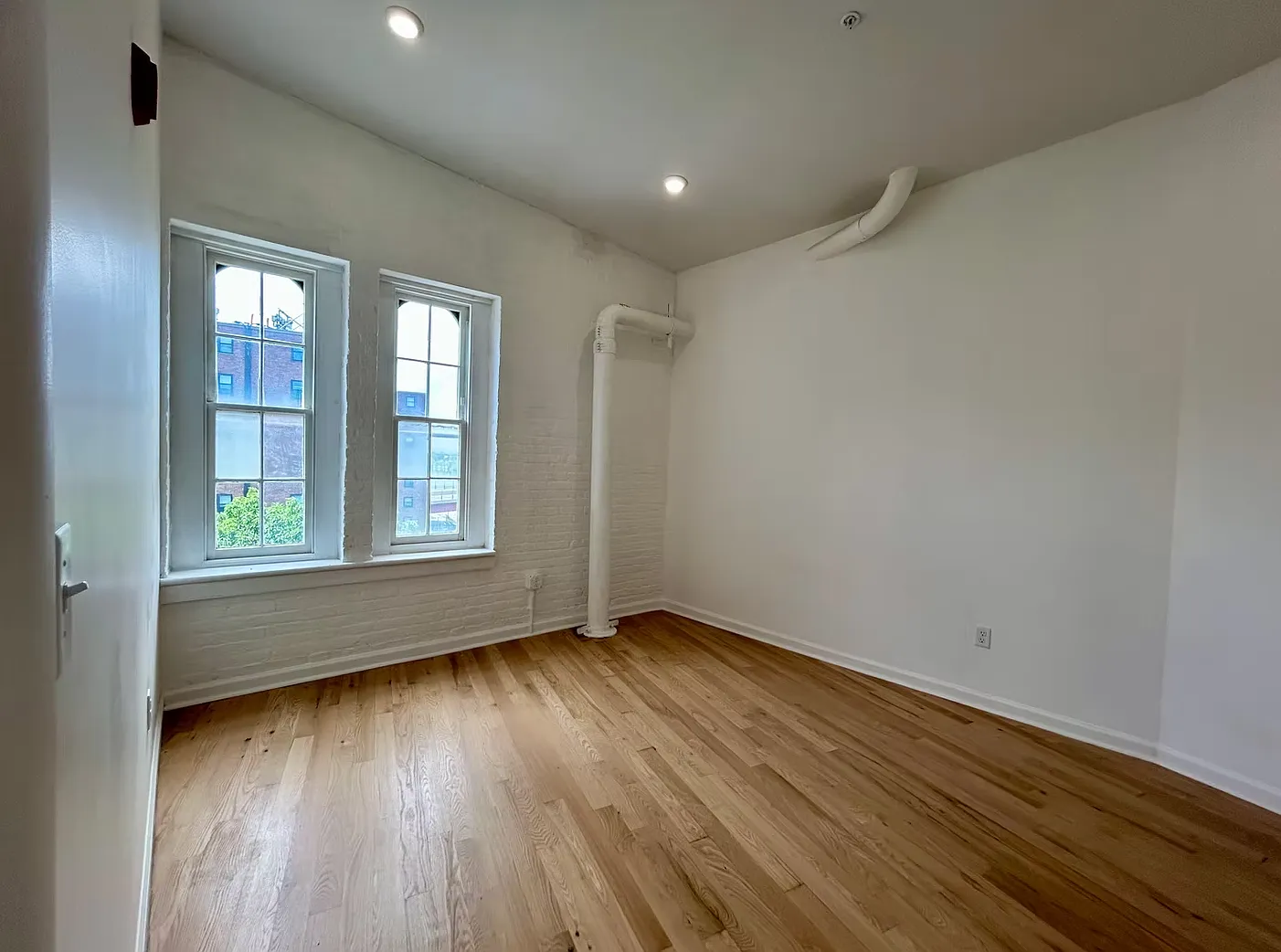 2 bed, 1081 sqft, $2,200 — Photo 1