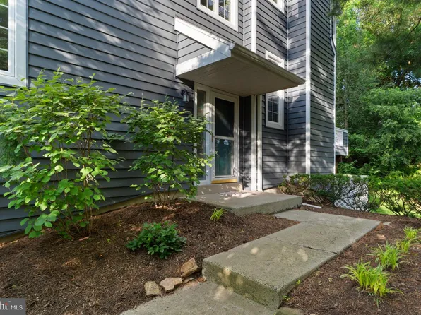 113 Whistling Swan Ln, Downingtown, PA 19335