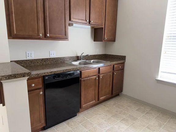 3rd image of 2038 Shady Oak Dr