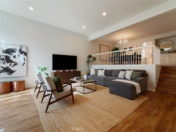 13925 Riverside Dr, Sherman Oaks, CA 91423
