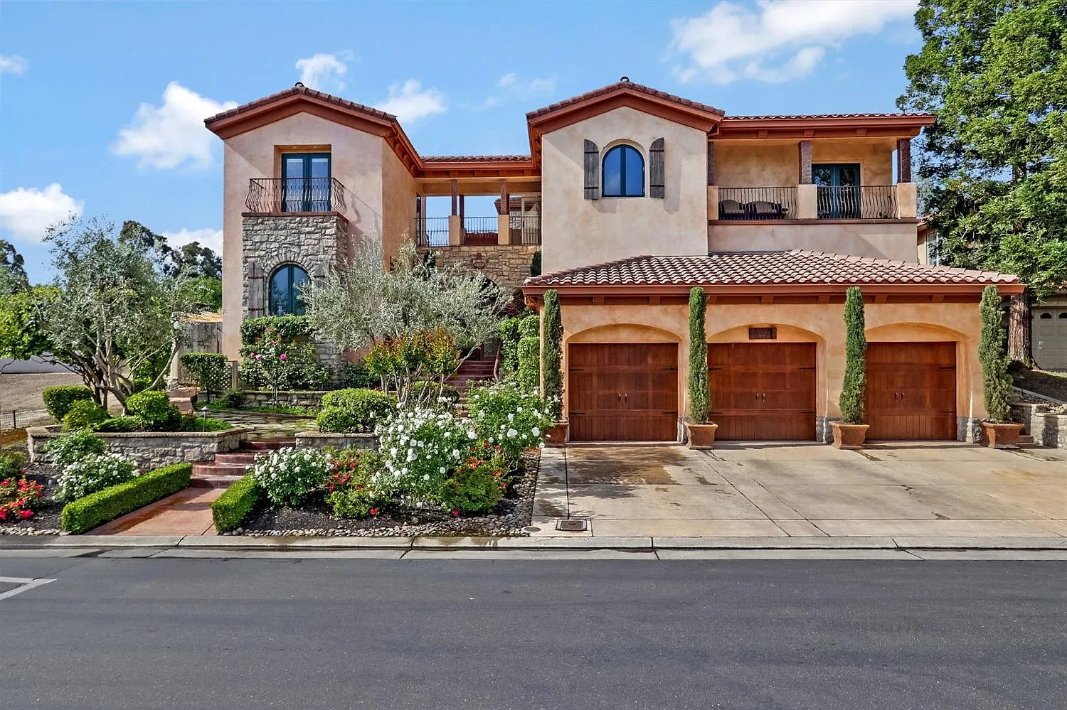 4868 Saint Andrews Dr photo 1