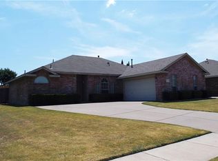 1004 Urban Dr, Desoto, TX 75115
