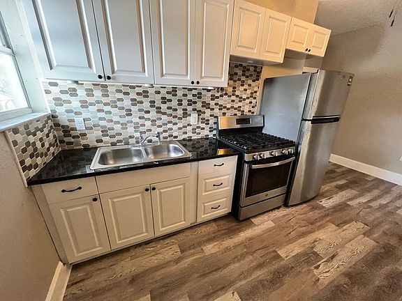 2nd image of 419 Roanoke St #3