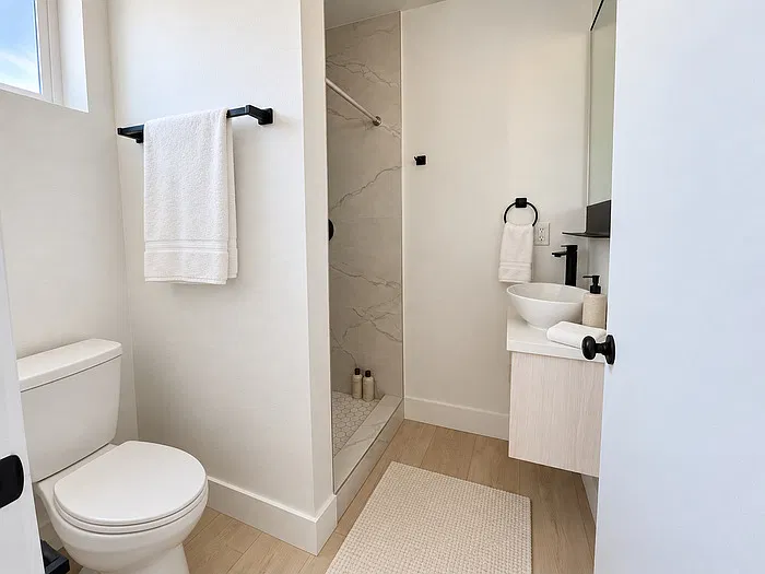 1 bed, 1.0 bath, $1,100 — Photo 2