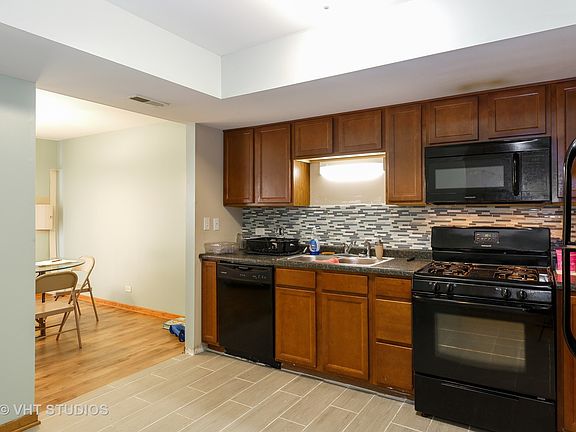3rd image of 15 Brook Park Ln