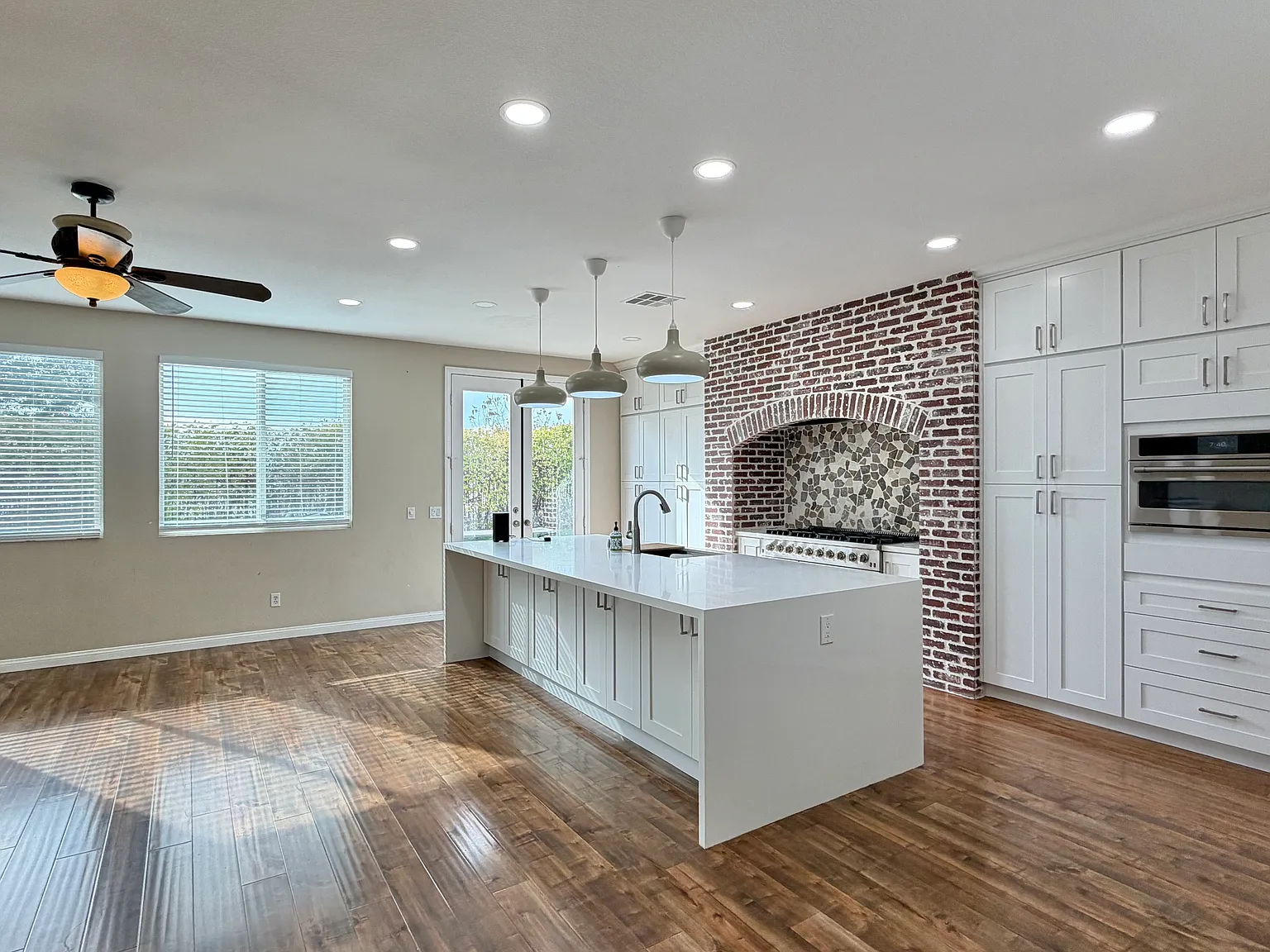 3 bed, 2.5 bath, 3014 sqft, $5,448 — Photo 3