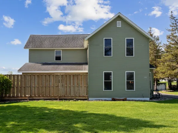 925 Oak St, Lamont, IA 50650