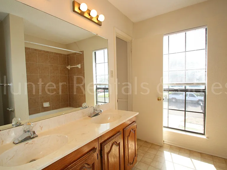 1905 Meadowbrook Dr — Photo 20