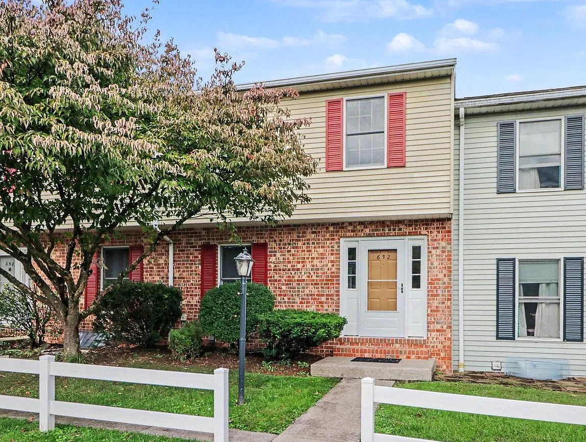 3 bed, 1512 sqft, $1,900 — Photo 1