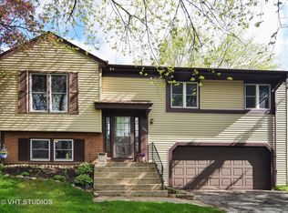 103 E McClellan St, Bartlett, IL 60103