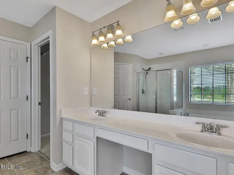 11225 N Castlemain Cir — Photo 20