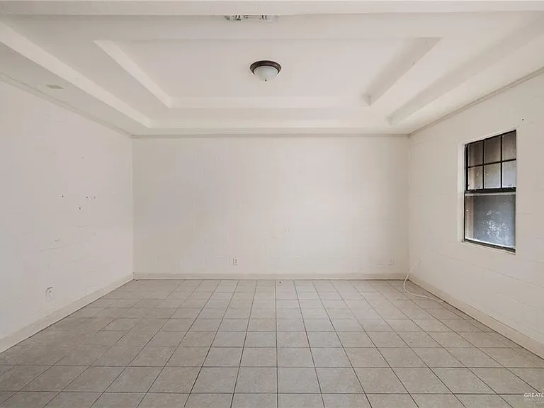 301 E Elida St — Photo 4