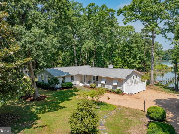 96 Larkspur Ln, Weems, VA 22576