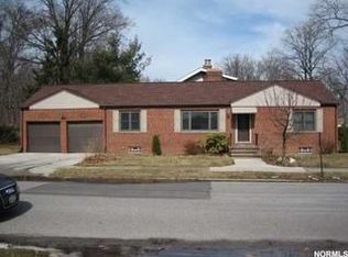 582 Upland Rd, Bay Village, OH 44140