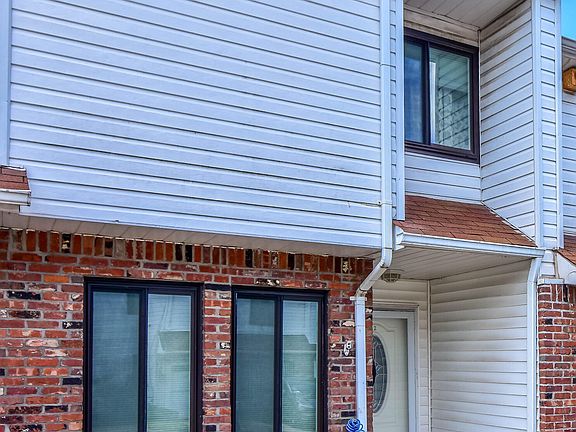 3rd image of 12 Stratford Ct