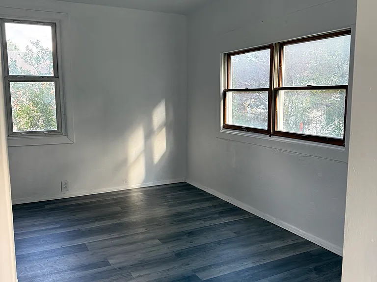 133R Sell St — Photo 3