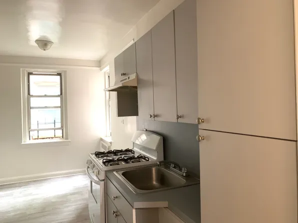 402 Ocean Parkway image 1 of 6