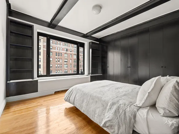 1045 Park Avenue image 15 of 18