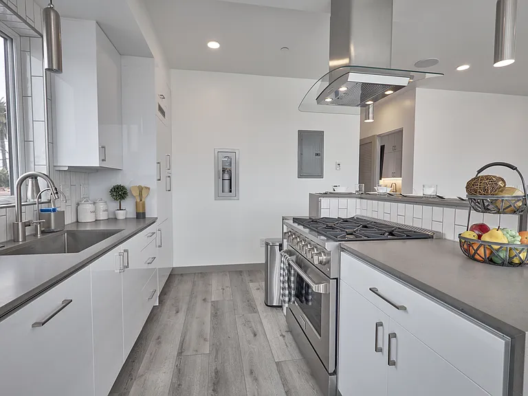 2929 S La Brea Ave — Photo 10