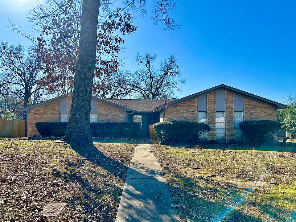 1st image of 1102 Regal Oak Dr