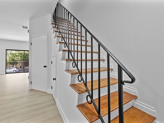 5th image of 6606 Hazeltine Ave #108A