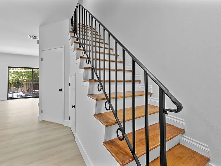 6606 Hazeltine Ave #108A — Photo 5