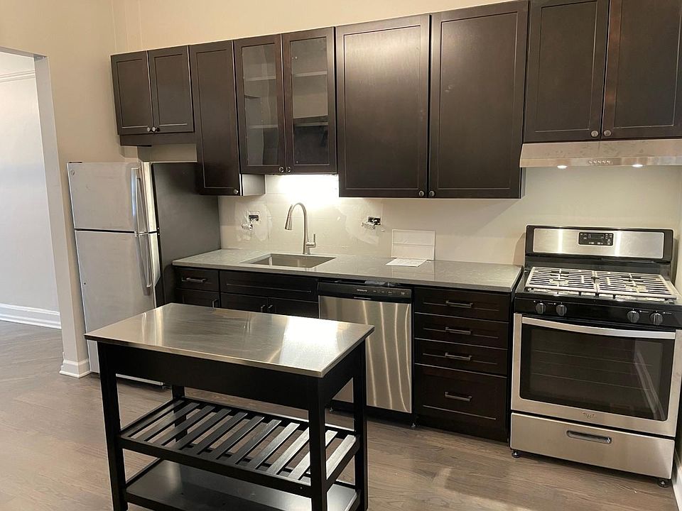 1st image of 1082 N Marshfield Ave #1A