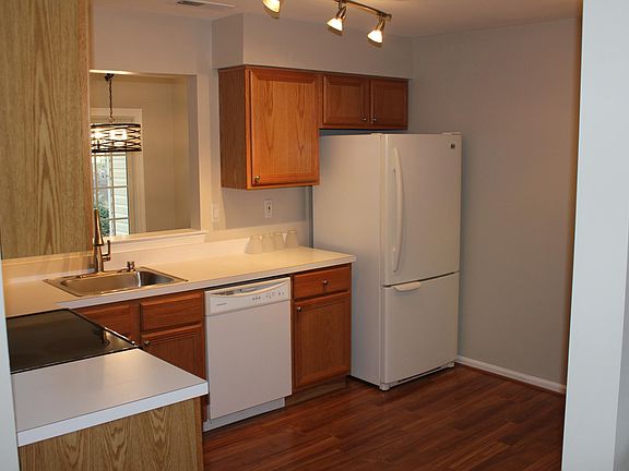 Dine in kitchen