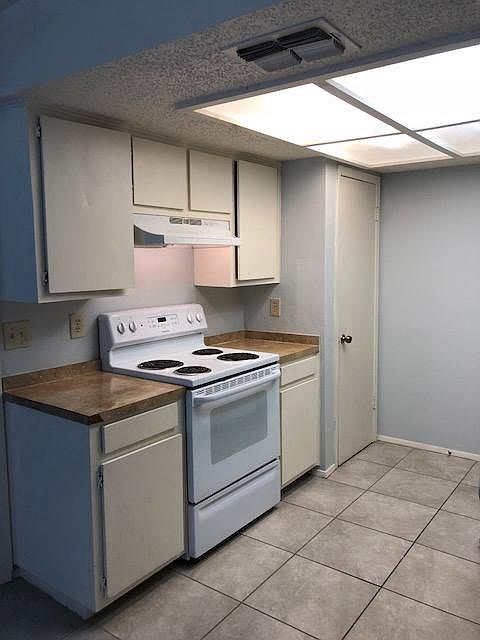 2nd image of 9613 Aberdeen Way #B