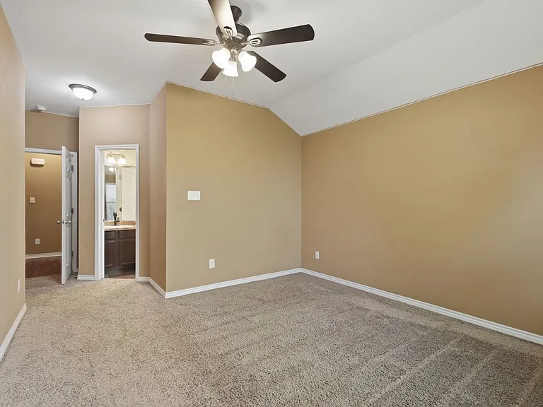 2484 Horse Shoe Dr — Photo 14