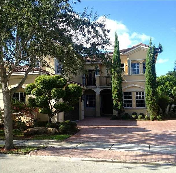 1st image of 19562 NE 16th Ct
