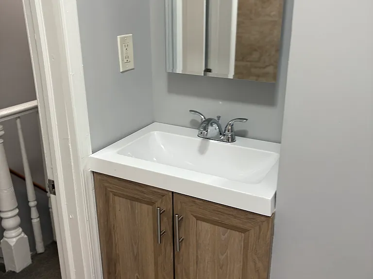 1322 W Victoria St — Photo 7