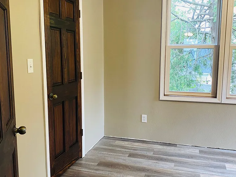 909 Washington St — Photo 9