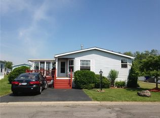 678 Gardenwood Dr, Lockport, NY 14094