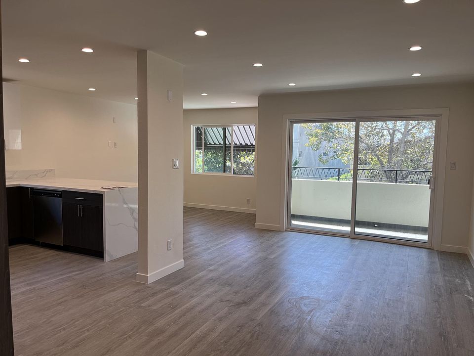 1st image of 612 N Sycamore Ave #2