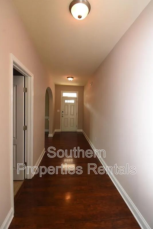 3 bed, 3.5 bath, 2950 sqft, $2,200 — Photo 3