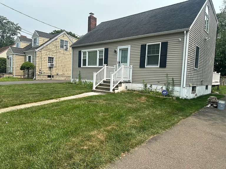 196 Highland St — Photo 1